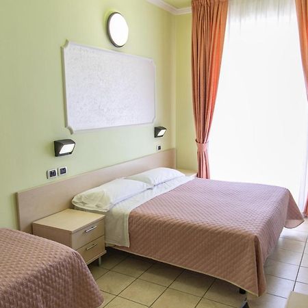 ريميني Hotel Liana المظهر الخارجي الصورة