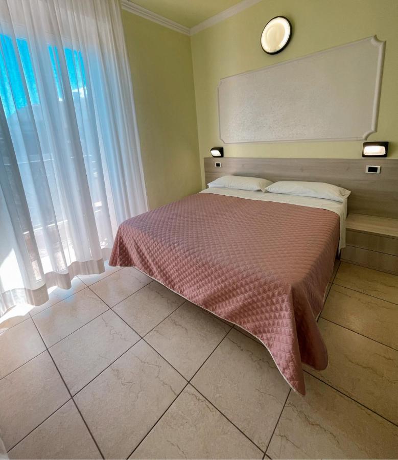 ريميني Hotel Liana المظهر الخارجي الصورة