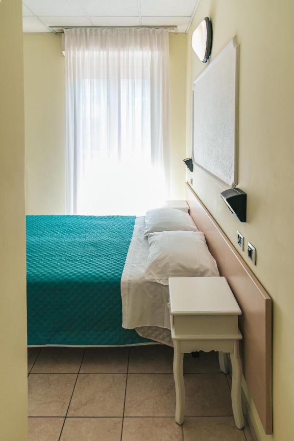 ريميني Hotel Liana المظهر الخارجي الصورة